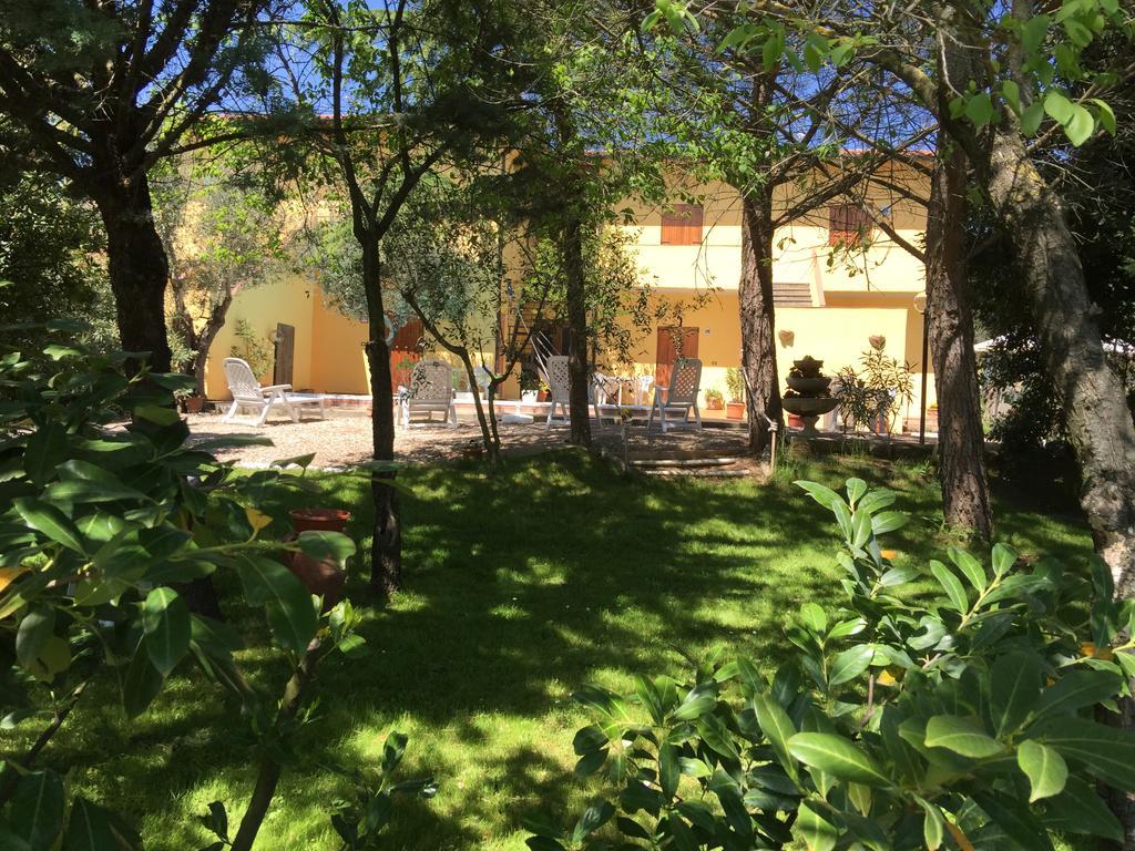 Aparthotel Il Porto Tuoro sul Trasimeno Esterno foto