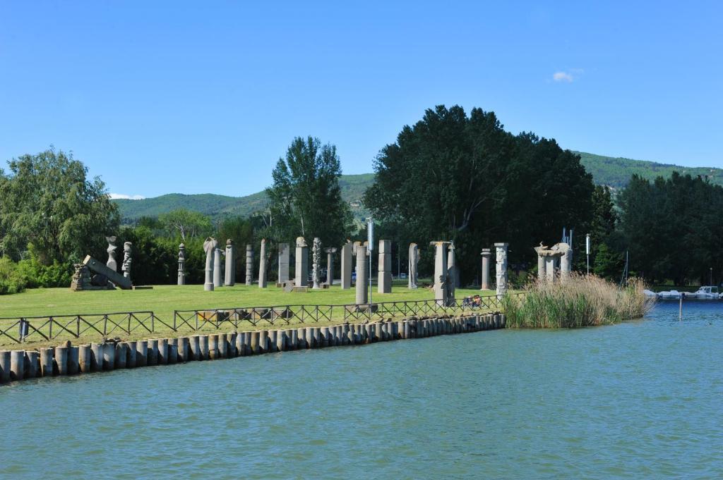 Aparthotel Il Porto Tuoro sul Trasimeno Esterno foto